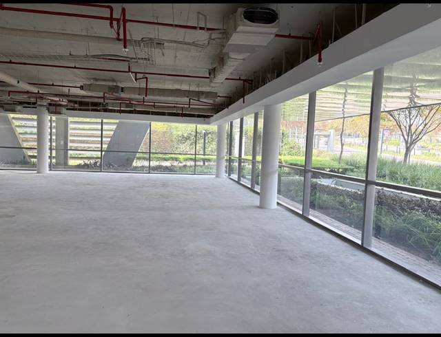 595M² OFFICE TO LET IN WATERFALL